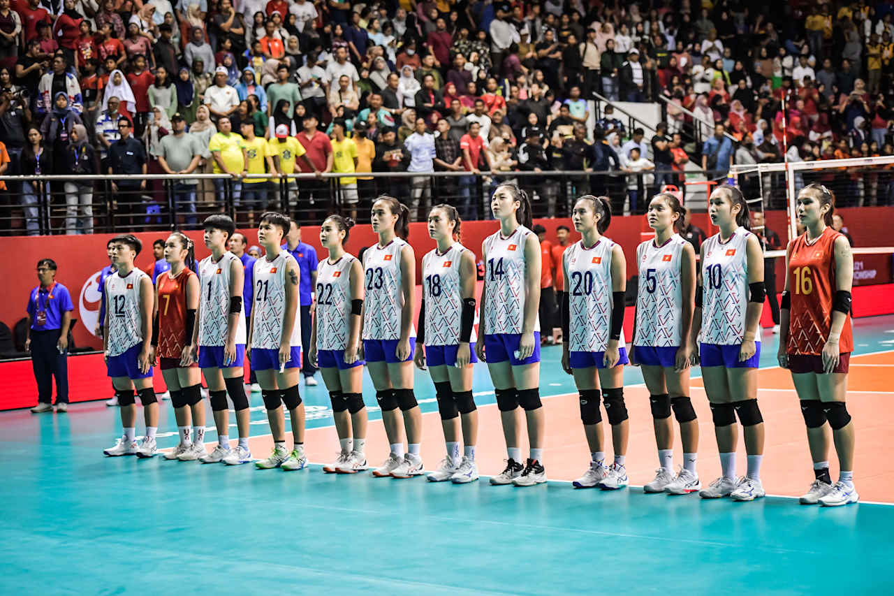 成立小组进, amp, 运动员资格